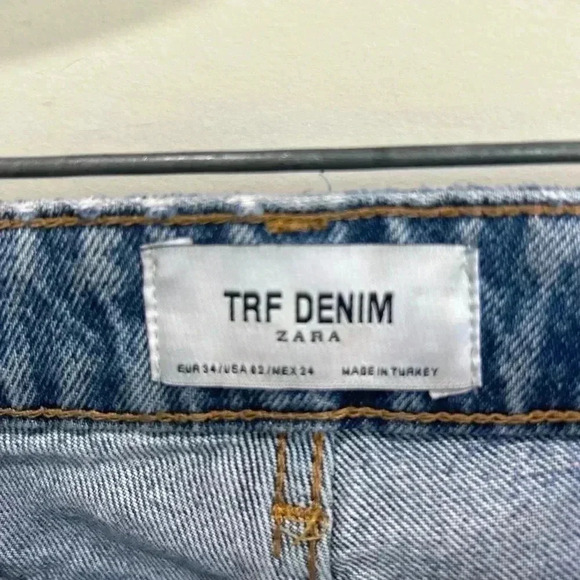 Zara Straight Leg Mid Rise Dark Wash Distressed Woman’s Jeans Size 2 - Picture 5 of 6